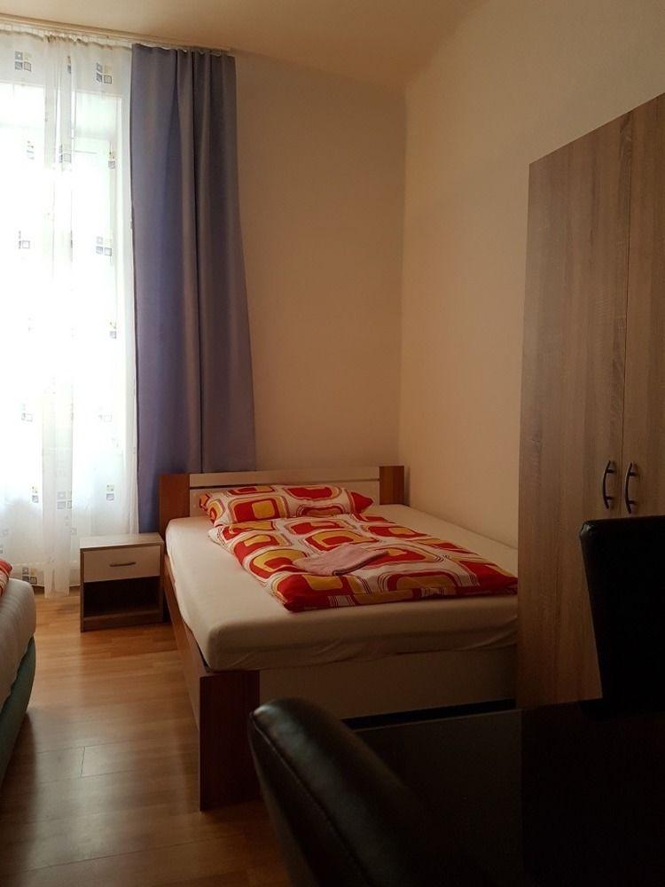 Raisa Randhartingergasse 12 Hotel